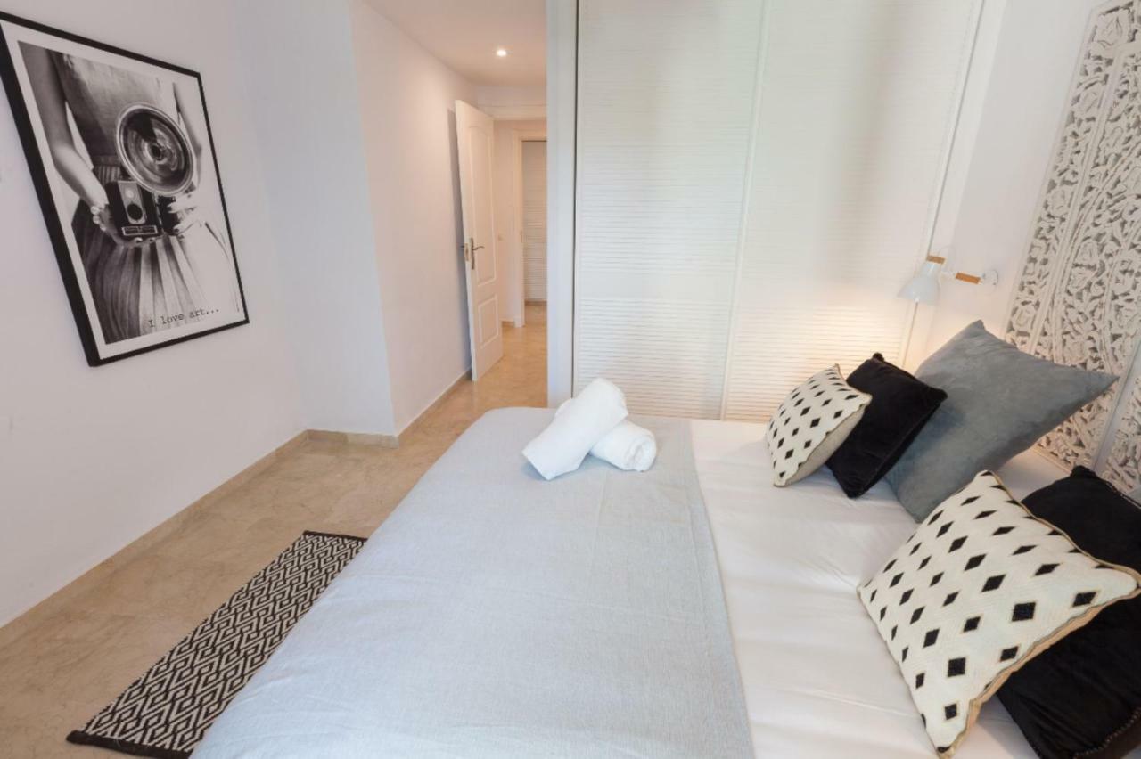 Vacation Marbella: Contemporary Central Apartment with Pool & Marina Proximity Exterior photo